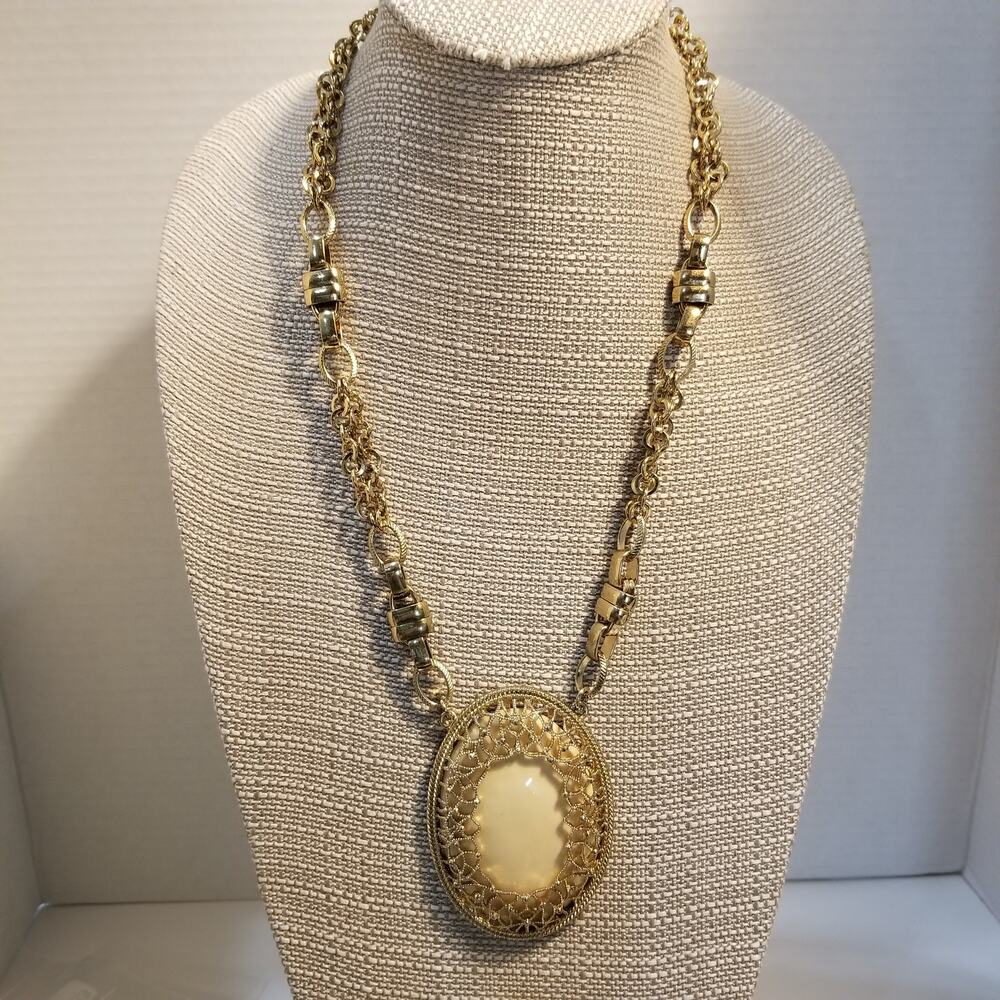 Vintage victorian gold tone beige oval large pendant 3"X2.5  22" chain w/3" ext.
